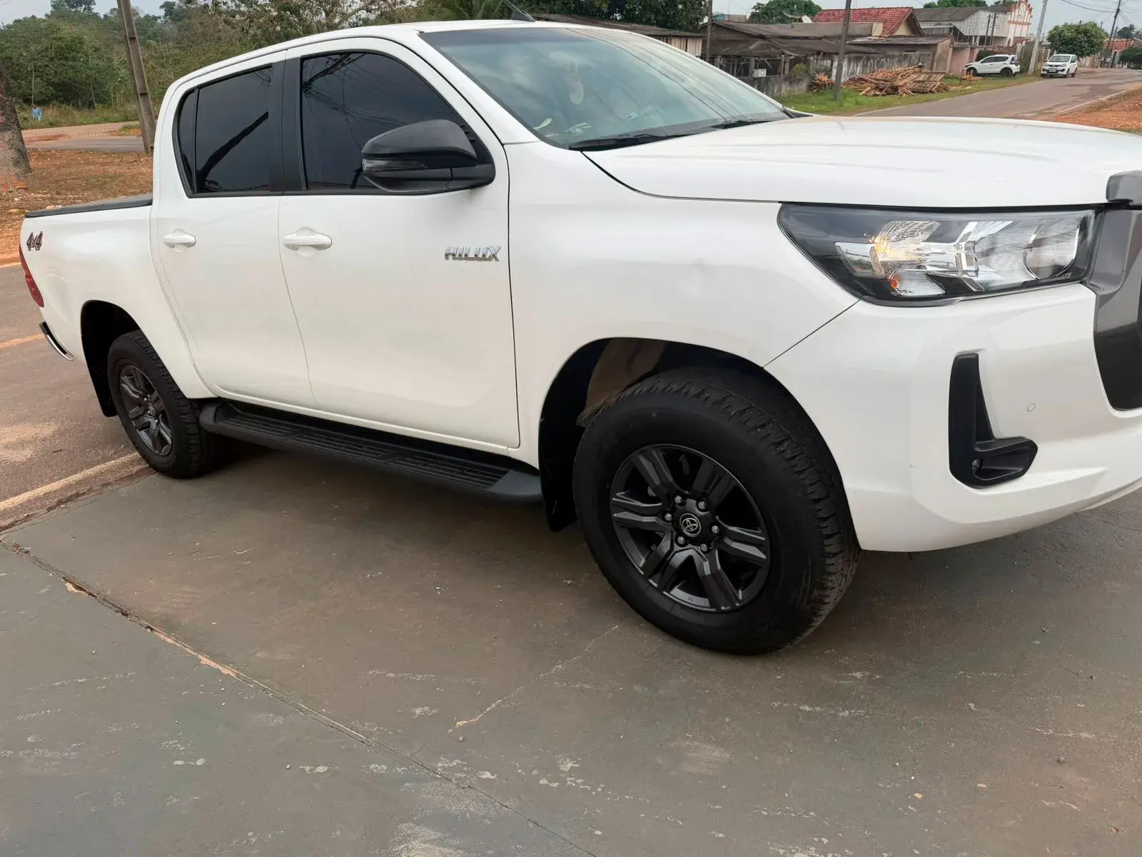 Toyota Hilux SR 2022 4x4 automática, pneus novos e garantia de fábrica